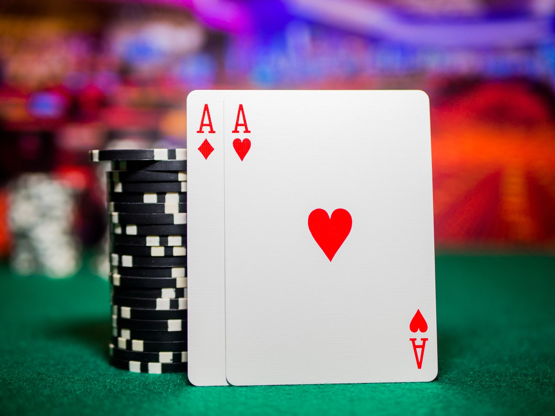 Đá Gà 88 - Phiên Bản Giải Trí Cực Hot Tại Hệ Thống THANTAI88 7 Chip và bàn casino tại THANTAI88